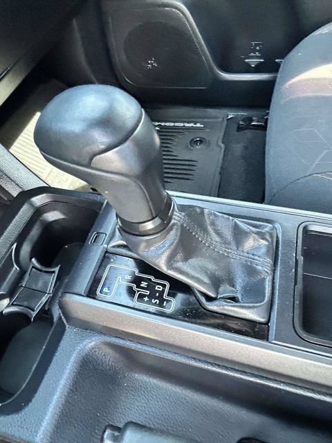 Used 2020 Toyota Tacoma TRD Off-Road AWD/4WD image 22