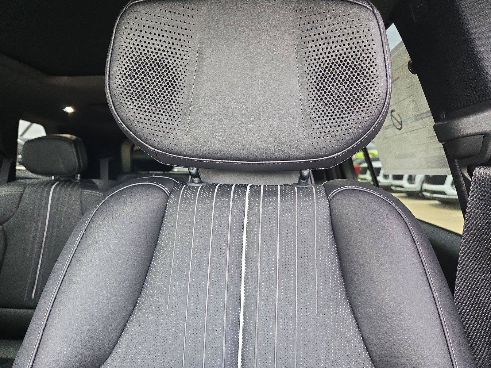 New 2027 Cadillac Vistiq Sport w/ LPO, Floor Liner Package AWD/4WD image 12