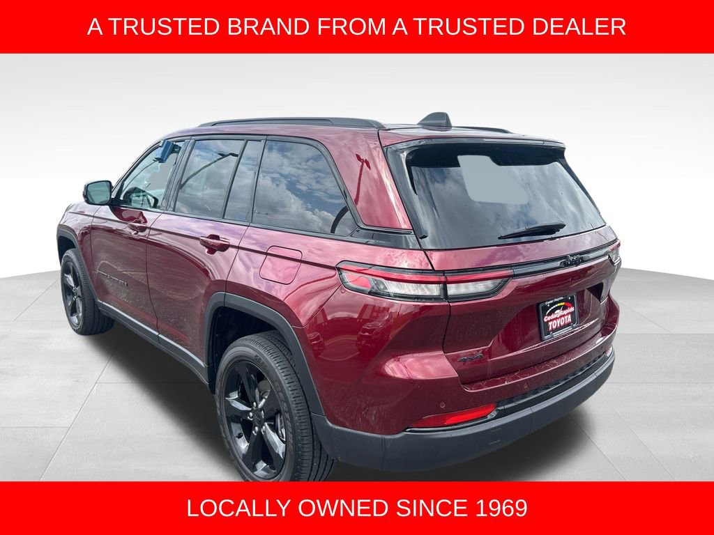 Used 2025 Jeep Grand Cherokee Altitude image 3