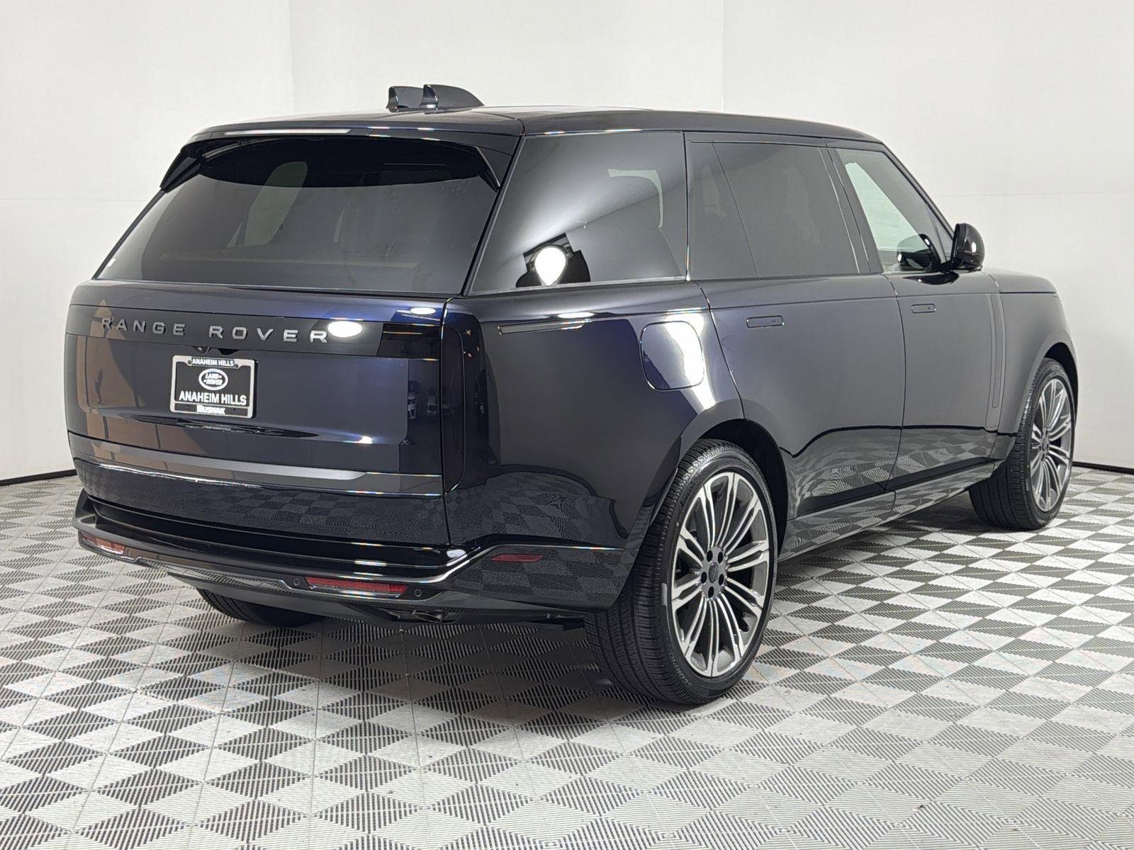 New 2026 Land Rover Range Rover Long Wheelbase SE image 4