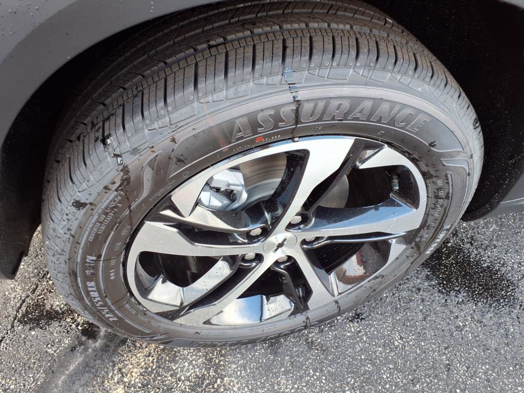 New 2025 Chevrolet Trax RS w/ Driver Confidence Package image 9