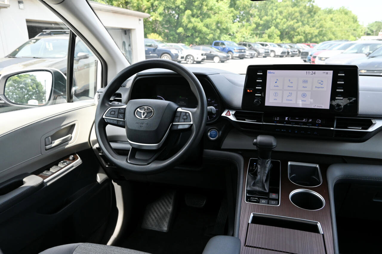 Used 2021 Toyota Sienna LE image 23