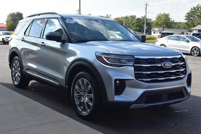Used 2025 Ford Explorer Active w/ Active Comfort Package image 7