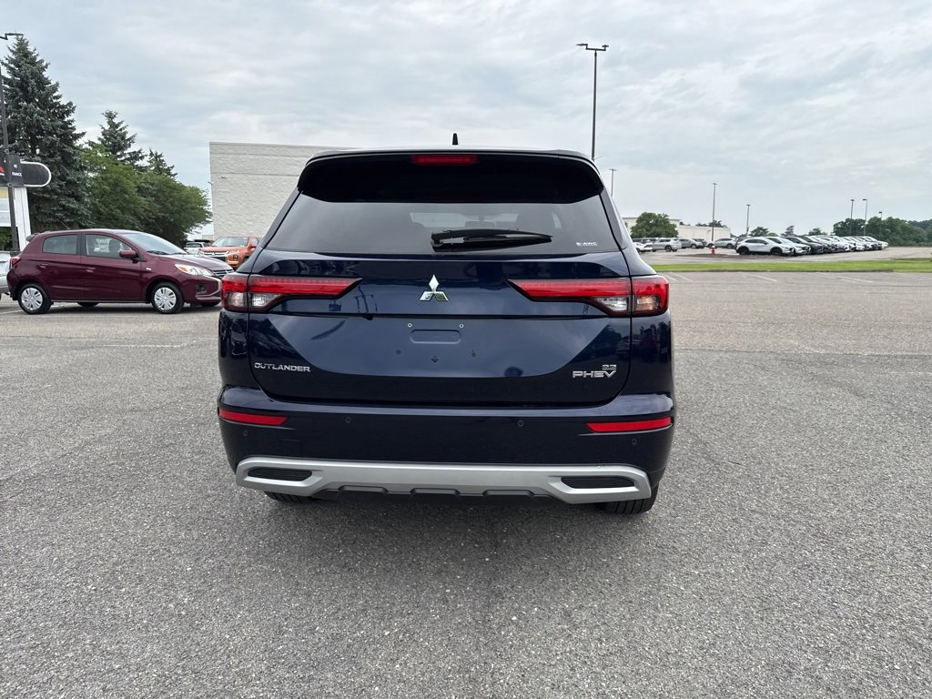 New 2025 Mitsubishi Outlander SE image 8