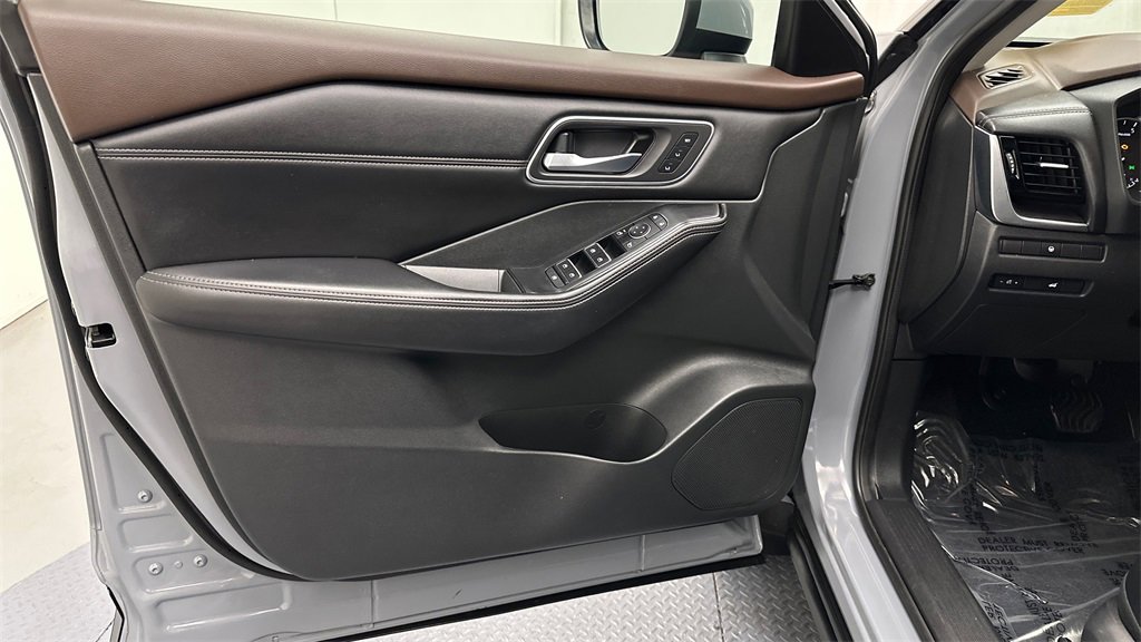 Certified 2021 Nissan Rogue SL image 17