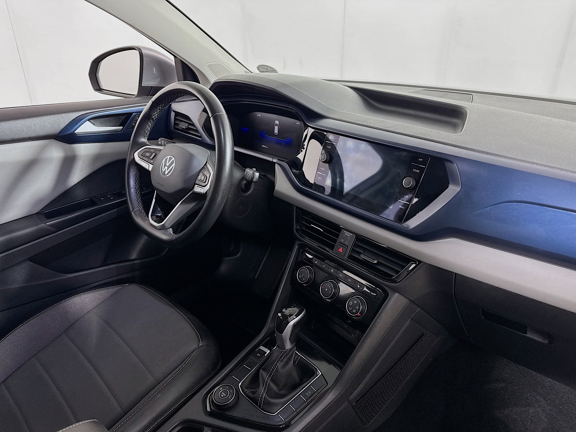 Used 2023 Volkswagen Taos SE w/ Panoramic Sunroof Package AWD/4WD image 27