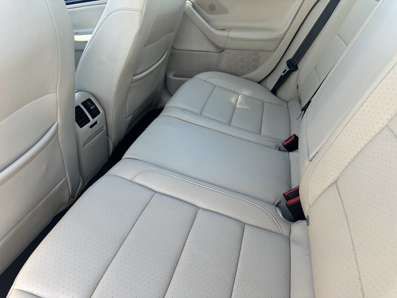 Used 2011 Volkswagen Jetta TDI w/ Wheel & Sunroof Pkg image 4