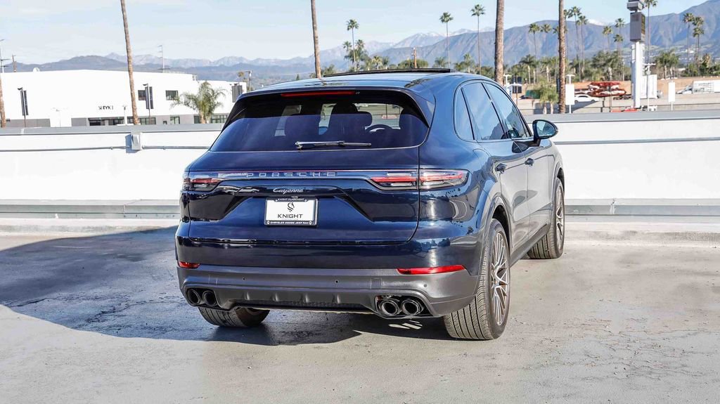 Used 2023 Porsche Cayenne Platinum Edition image 9