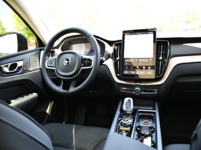 New 2026 Volvo XC60 B5 Plus w/ Protection Package Premier AWD/4WD image 18