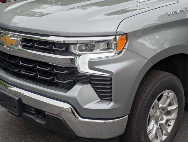 Used 2024 Chevrolet Silverado 1500 LT AWD/4WD image 9