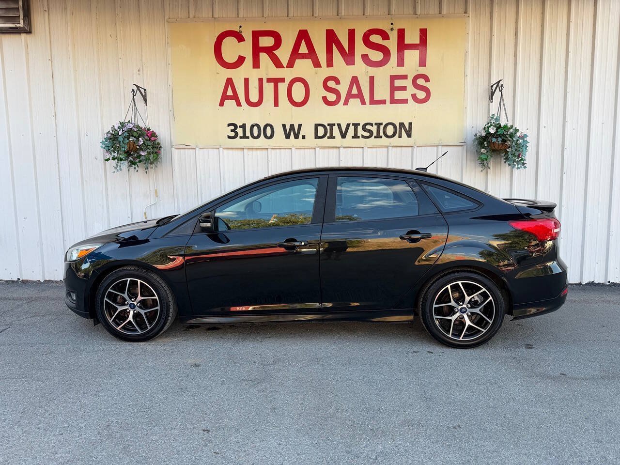 Used 2015 Ford Focus SE w/ SE Sport Package FWD image 6