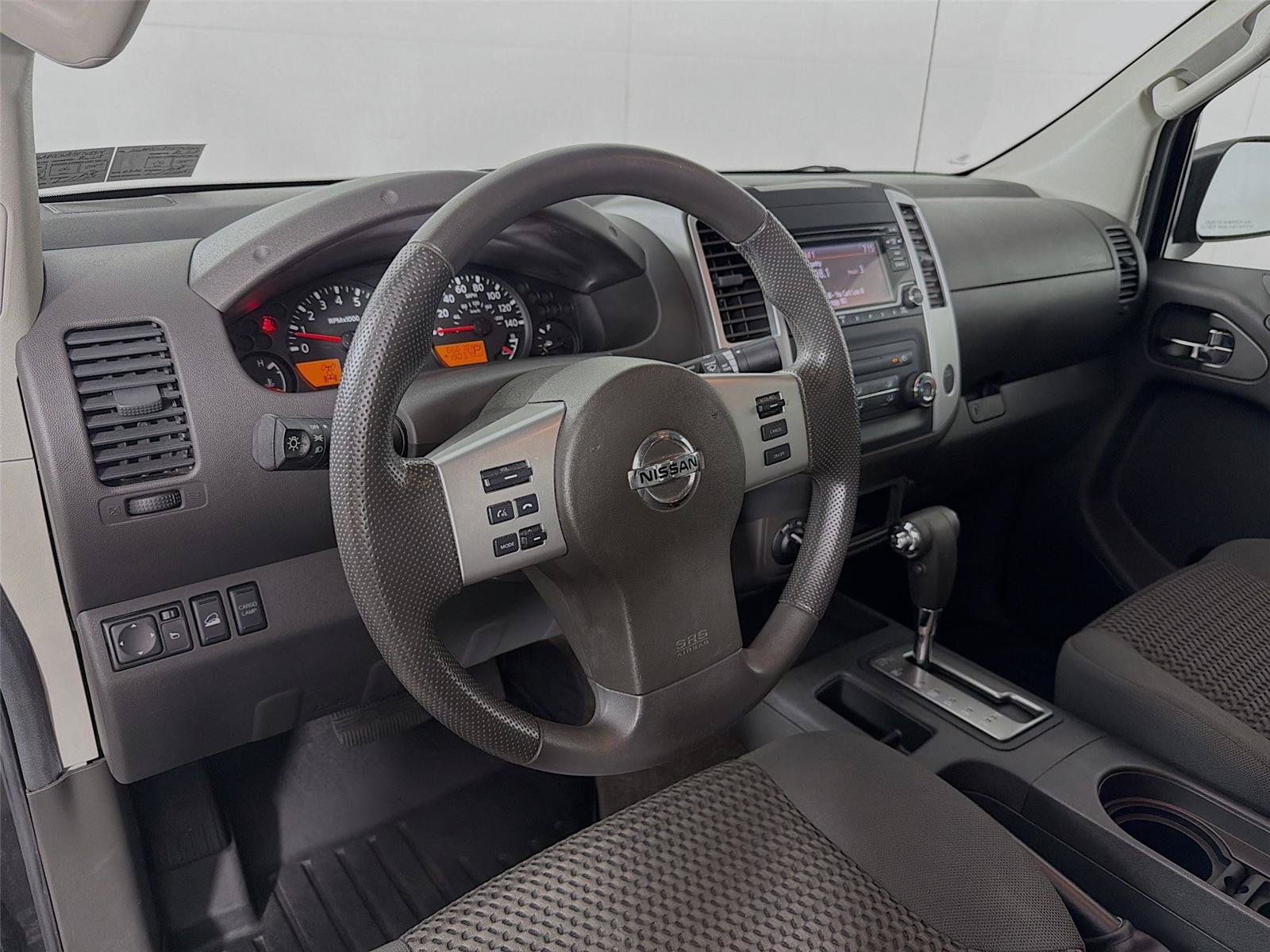Used 2015 Nissan Frontier SV AWD/4WD image 16