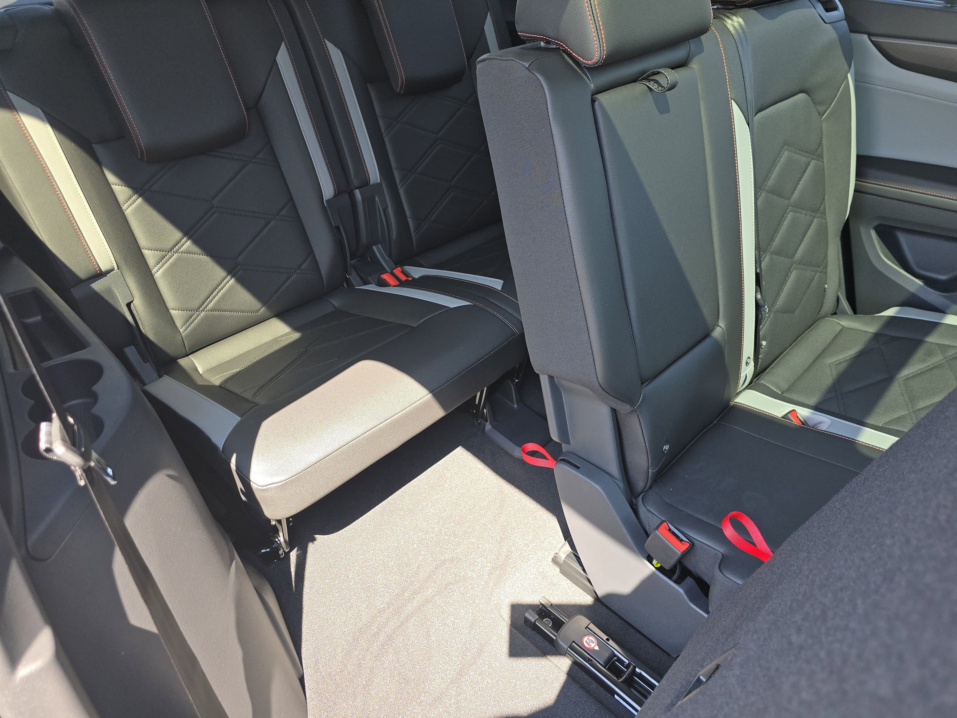 New 2025 Volkswagen Atlas Peak Edition SE image 19