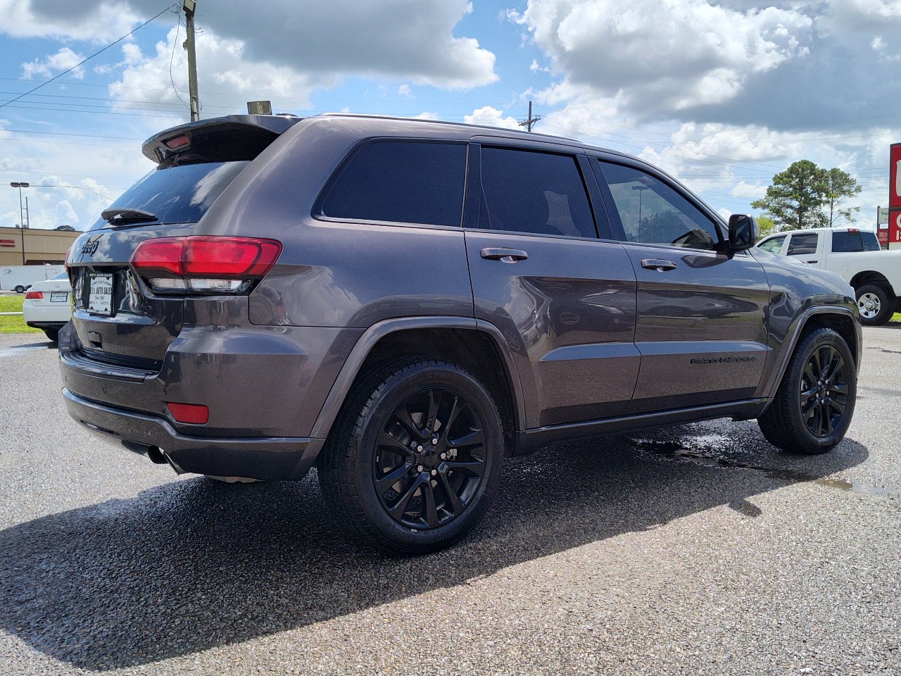 Used 2018 Jeep Grand Cherokee Altitude image 8