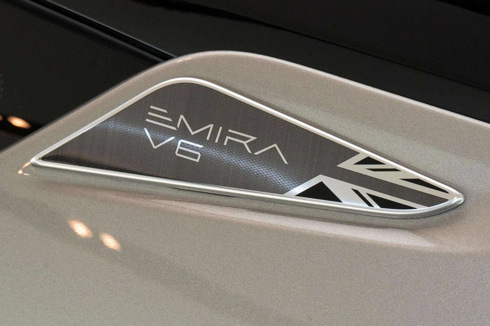 Used 2025 Lotus Emira RWD image 31
