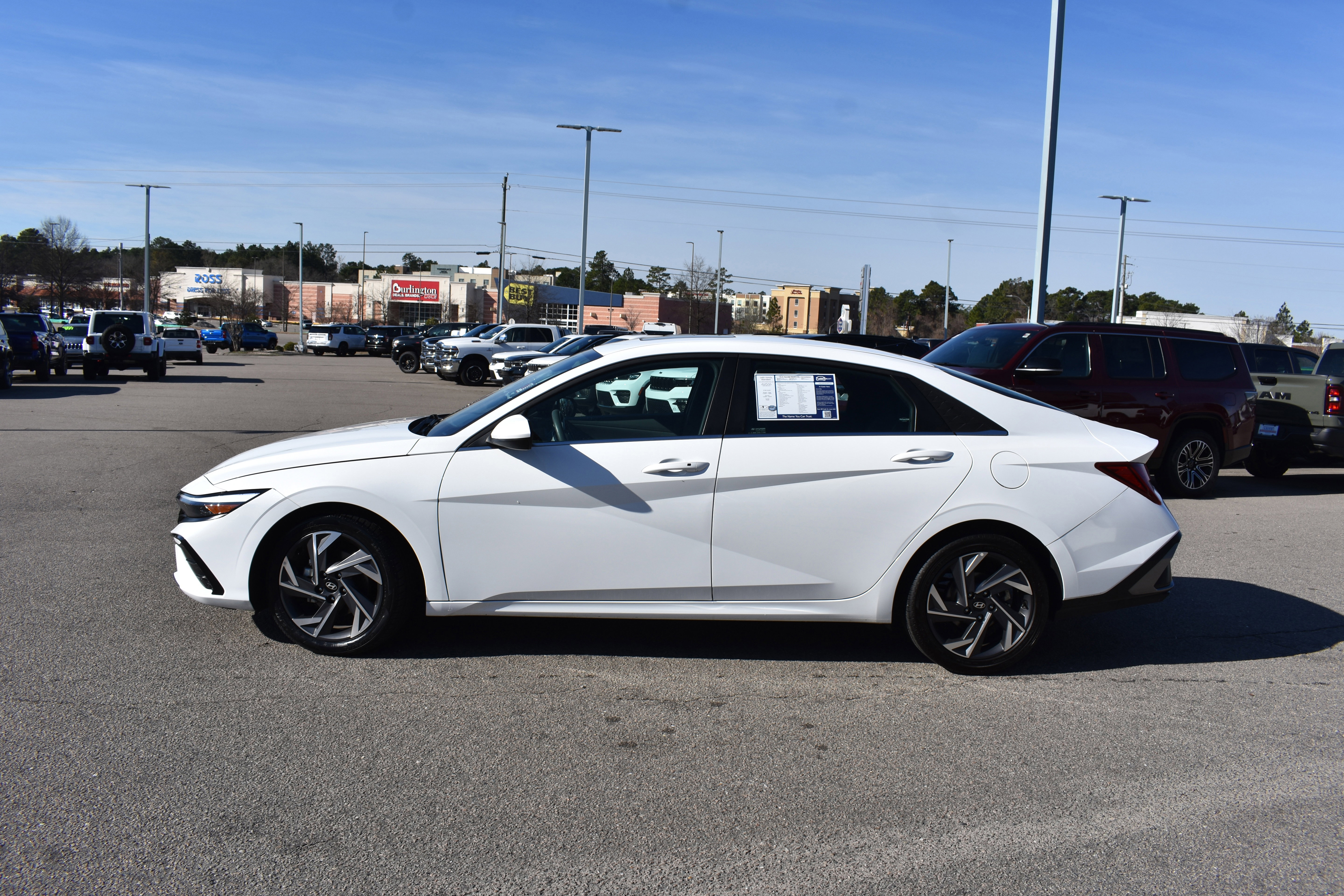 Used 2025 Hyundai Elantra SEL image 6