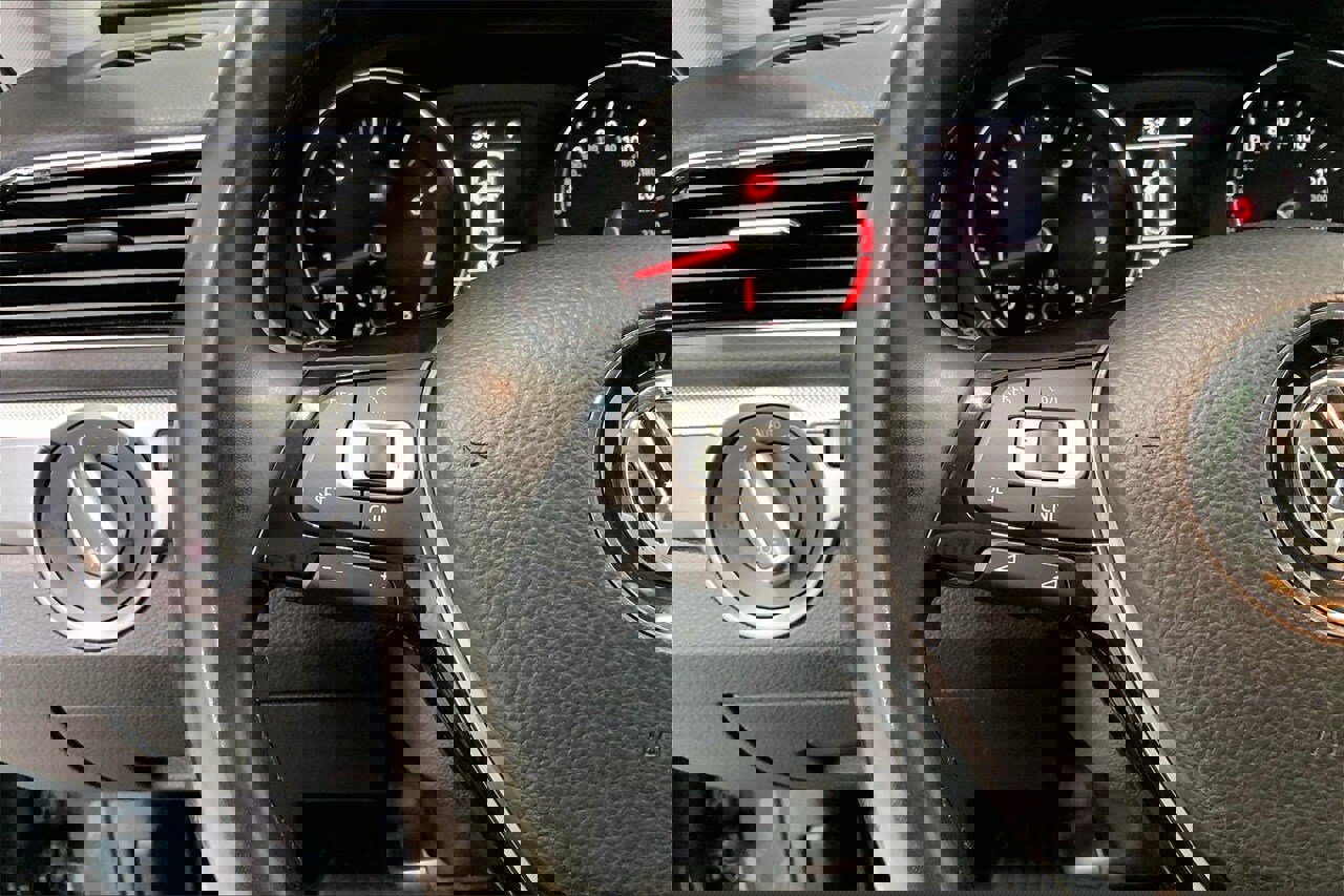 Used 2017 Volkswagen Passat 1.8T R-Line image 21