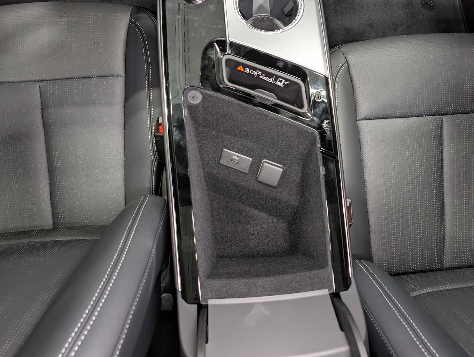 New 2027 Cadillac Lyriq Premium Luxury AWD/4WD image 16