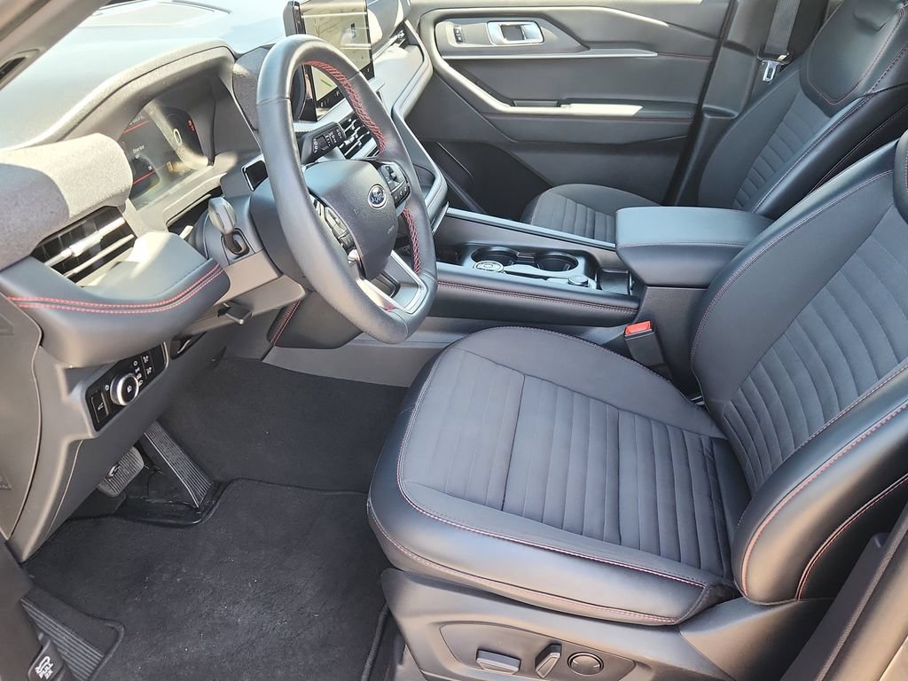 Used 2025 Ford Explorer ST-Line w/ ST-Line Street Pack AWD/4WD image 7