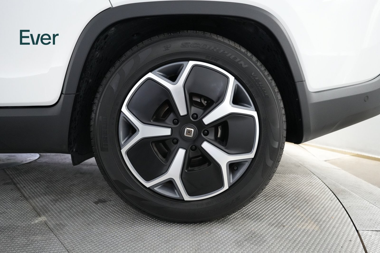 Used 2023 Rivian R1T Adventure Dual AWD/4WD image 9