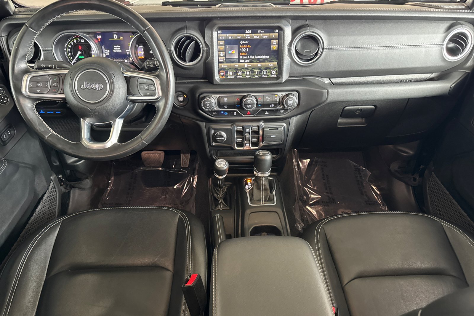 Used 2022 Jeep Wrangler Unlimited Sahara AWD/4WD image 16