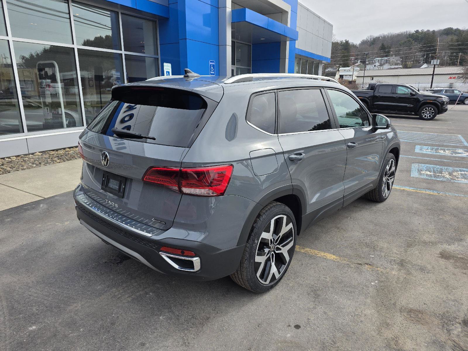 Used 2022 Volkswagen Taos SEL image 8