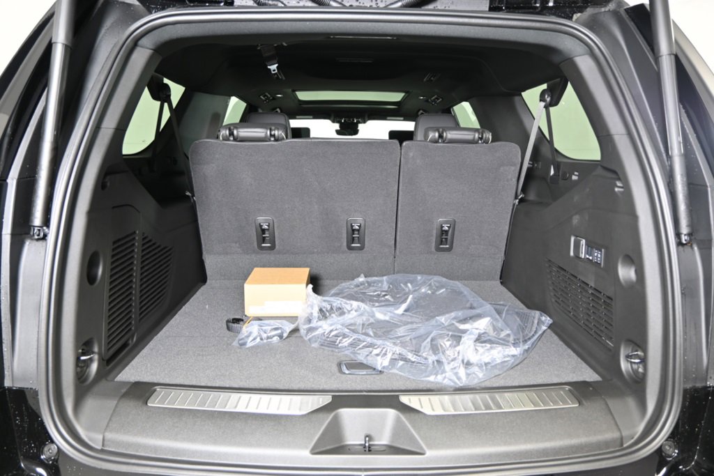 New 2026 Chevrolet Suburban Premier image 19