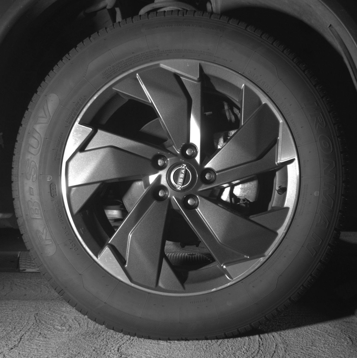 Used 2025 Nissan Rogue SV image 13