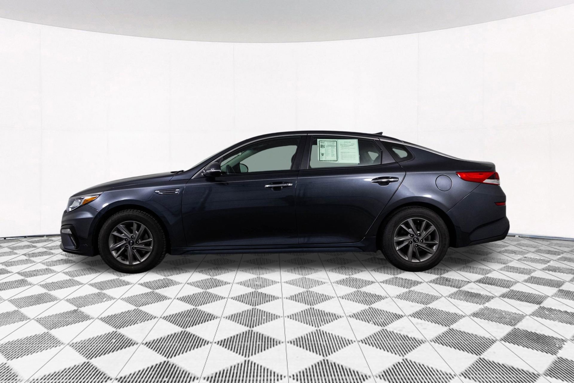 Used 2020 Kia Optima LX image 10