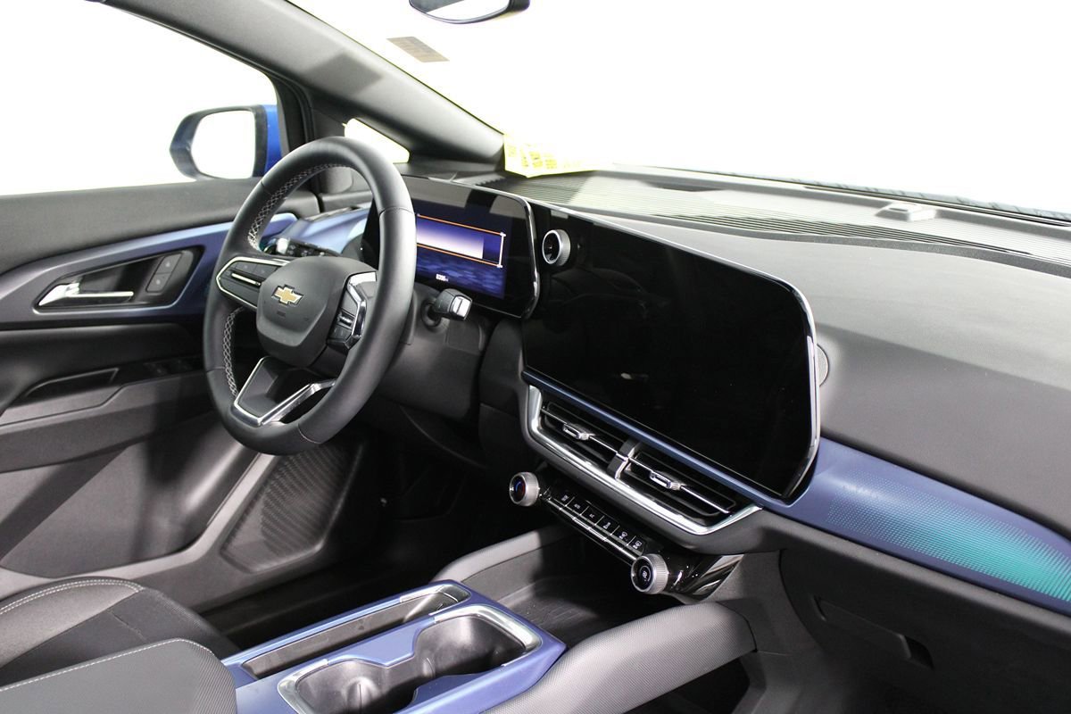 Used 2024 Chevrolet Equinox EV LT image 13