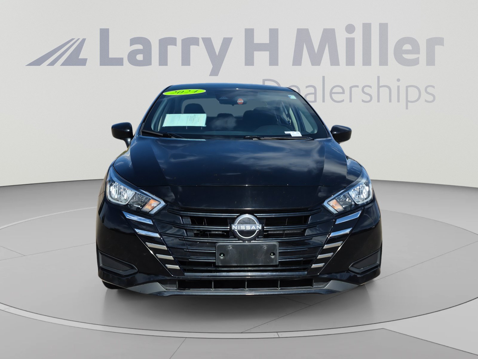 Used 2024 Nissan Versa SV FWD image 8
