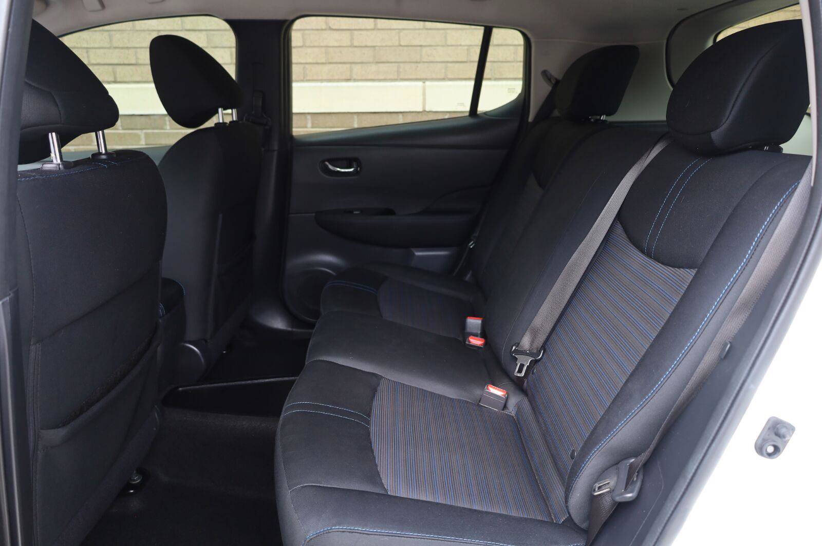 Used 2018 Nissan Leaf SV w/ SV Technology Package FWD image 17