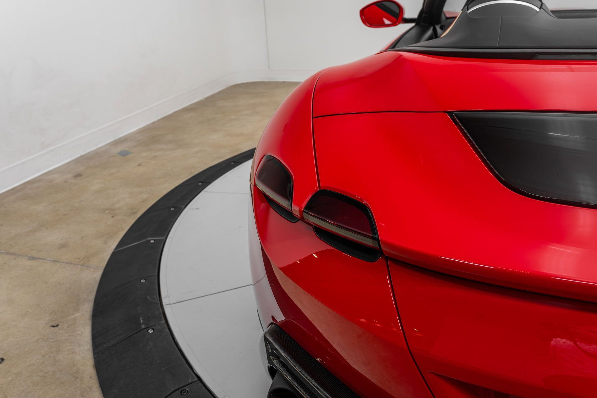 Certified 2025 Ferrari Roma Spider RWD image 89