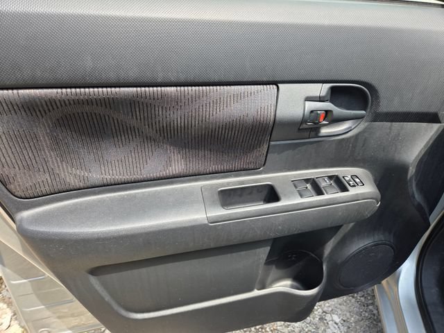Used 2015 Scion xB FWD image 9