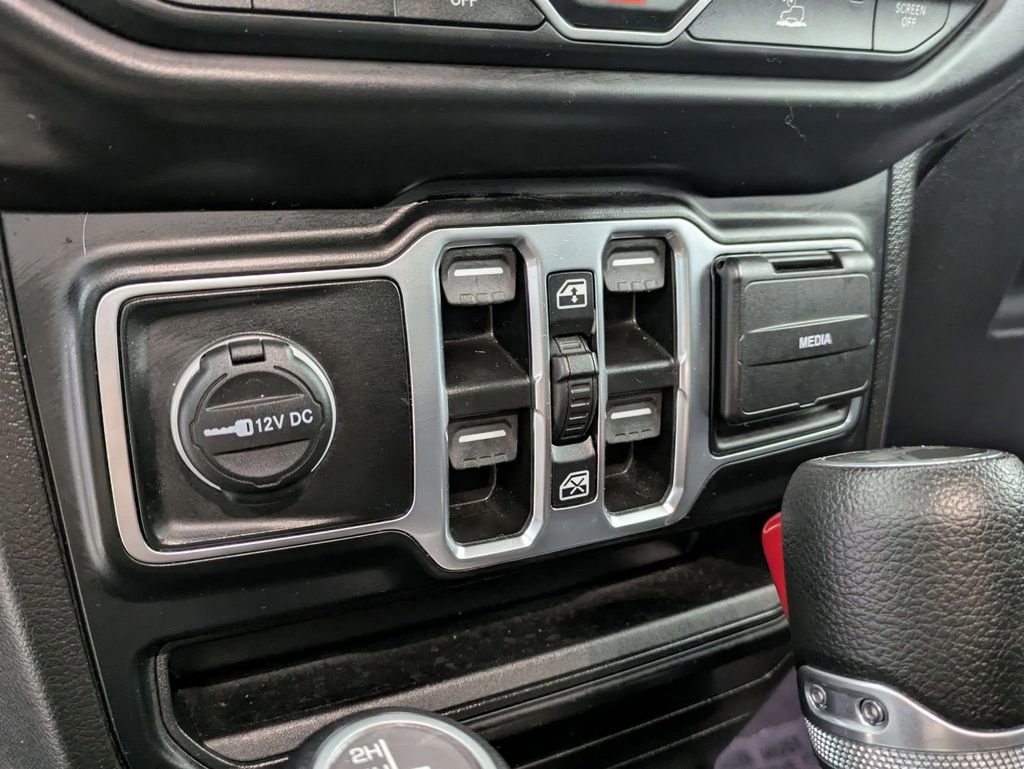 Used 2023 Jeep Wrangler Sahara image 14