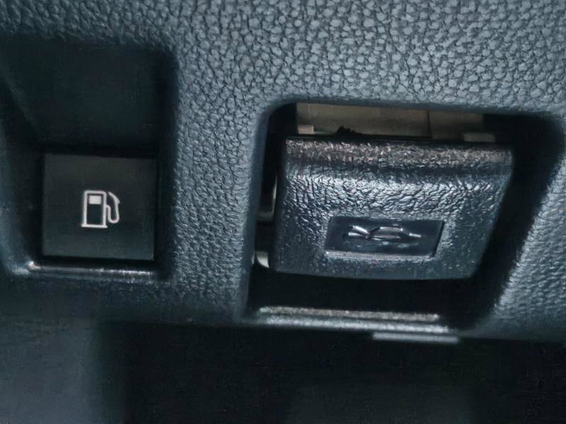 Used 2019 Toyota RAV4 LE image 33