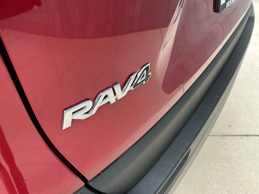 Used 2025 Toyota RAV4 LE AWD/4WD image 9