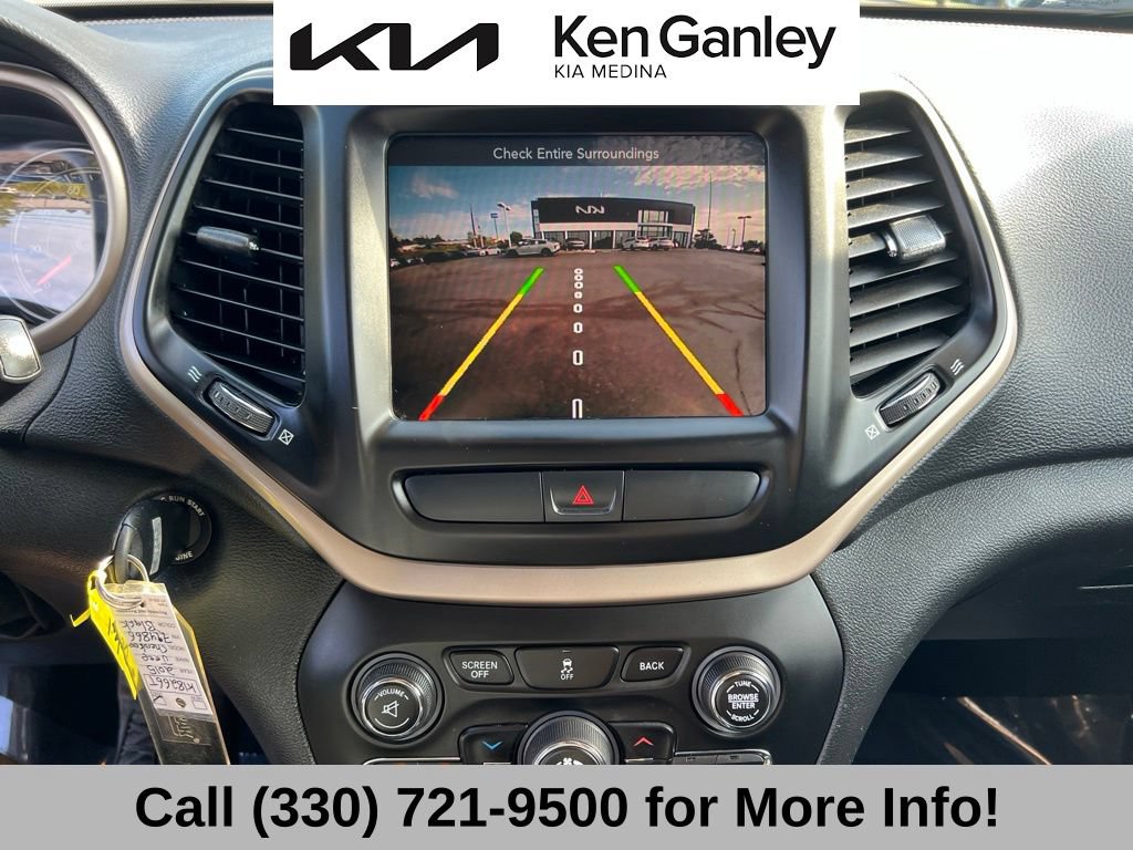 Used 2015 Jeep Cherokee Latitude w/ Cold Weather Group AWD/4WD image 34