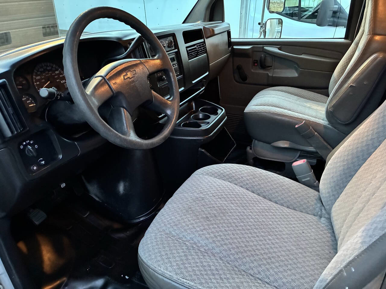 Used 2004 Chevrolet Express 3500 image 15