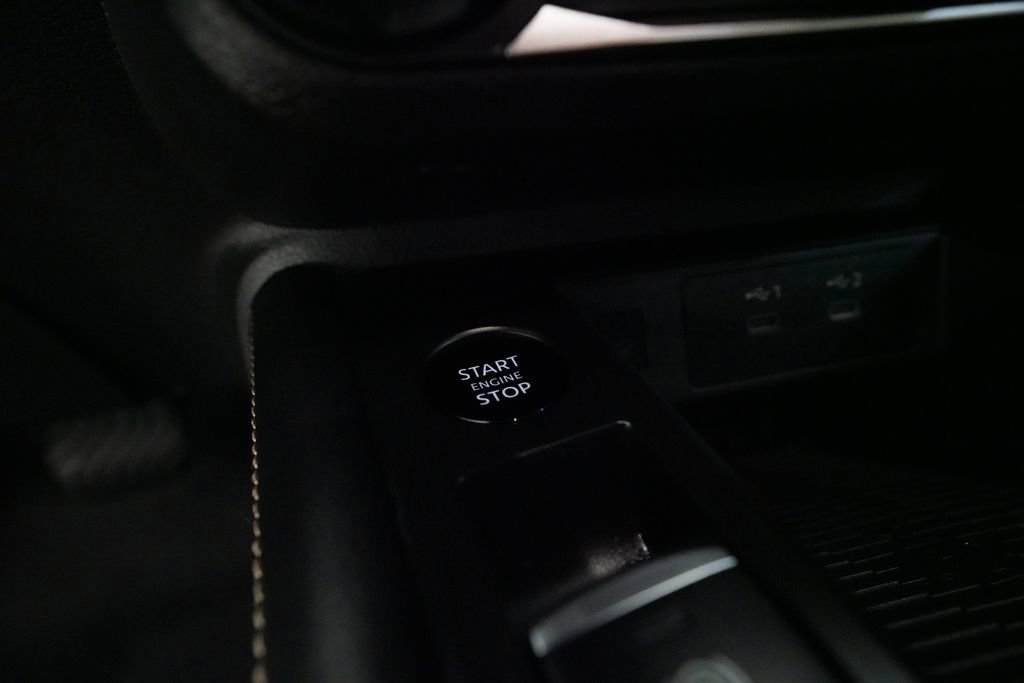 Certified 2025 Nissan Kicks SV image 30