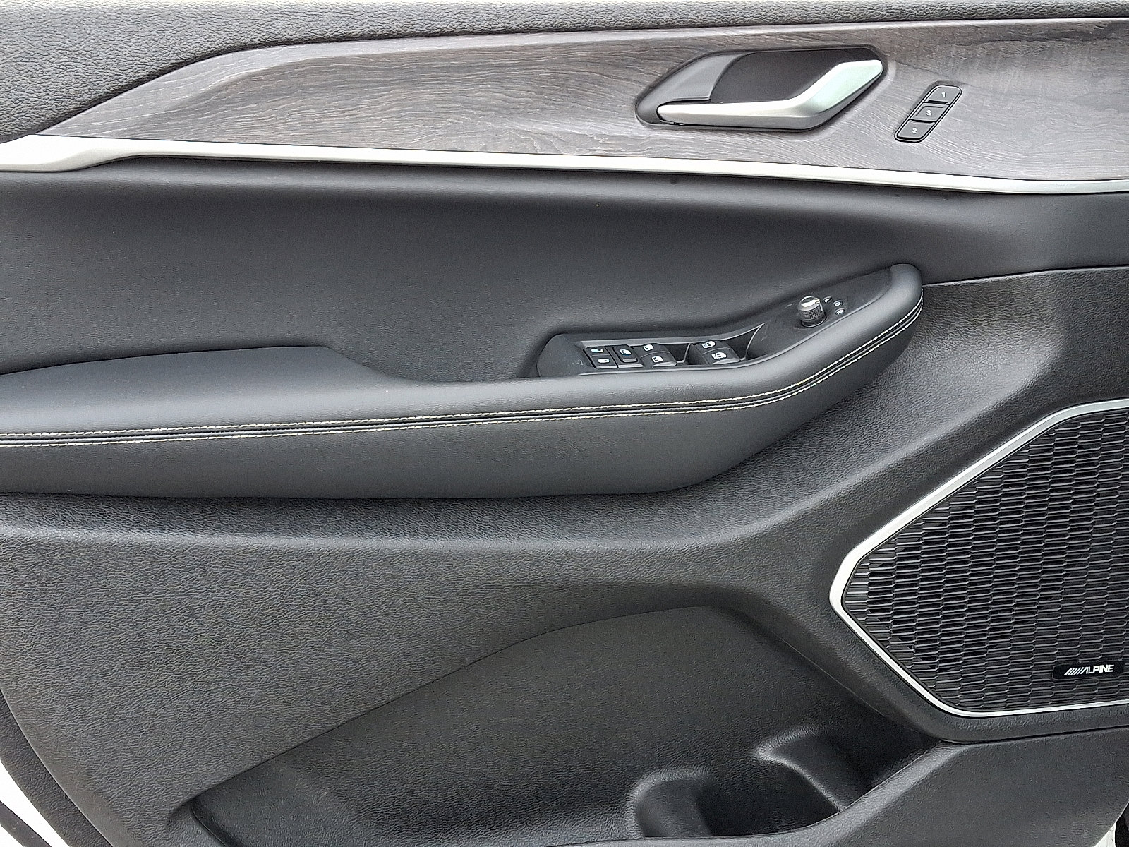 Used 2023 Jeep Grand Cherokee Limited w/ Luxury Tech Group II image 13