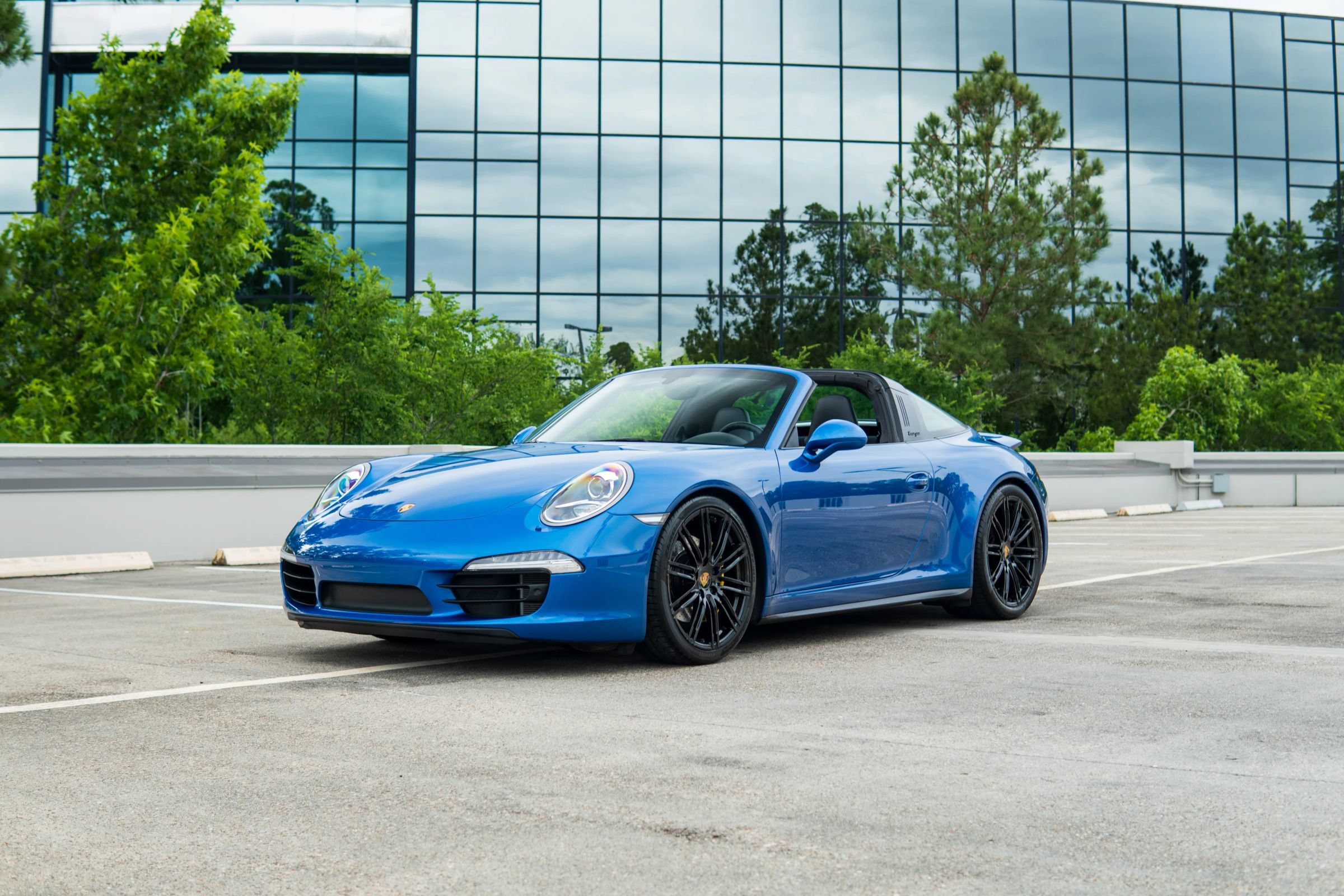 Used 2015 Porsche 911 Targa 4S w/ Sport Chrono Package AWD/4WD image 16