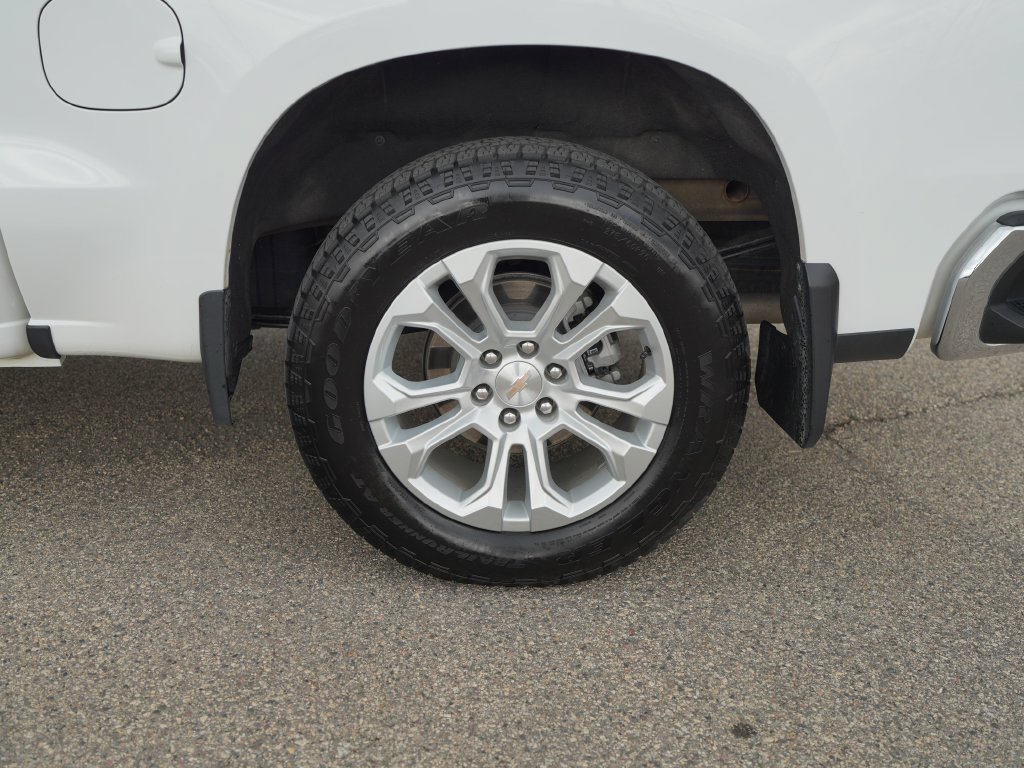 Used 2025 Chevrolet Silverado 1500 LTZ AWD/4WD image 14