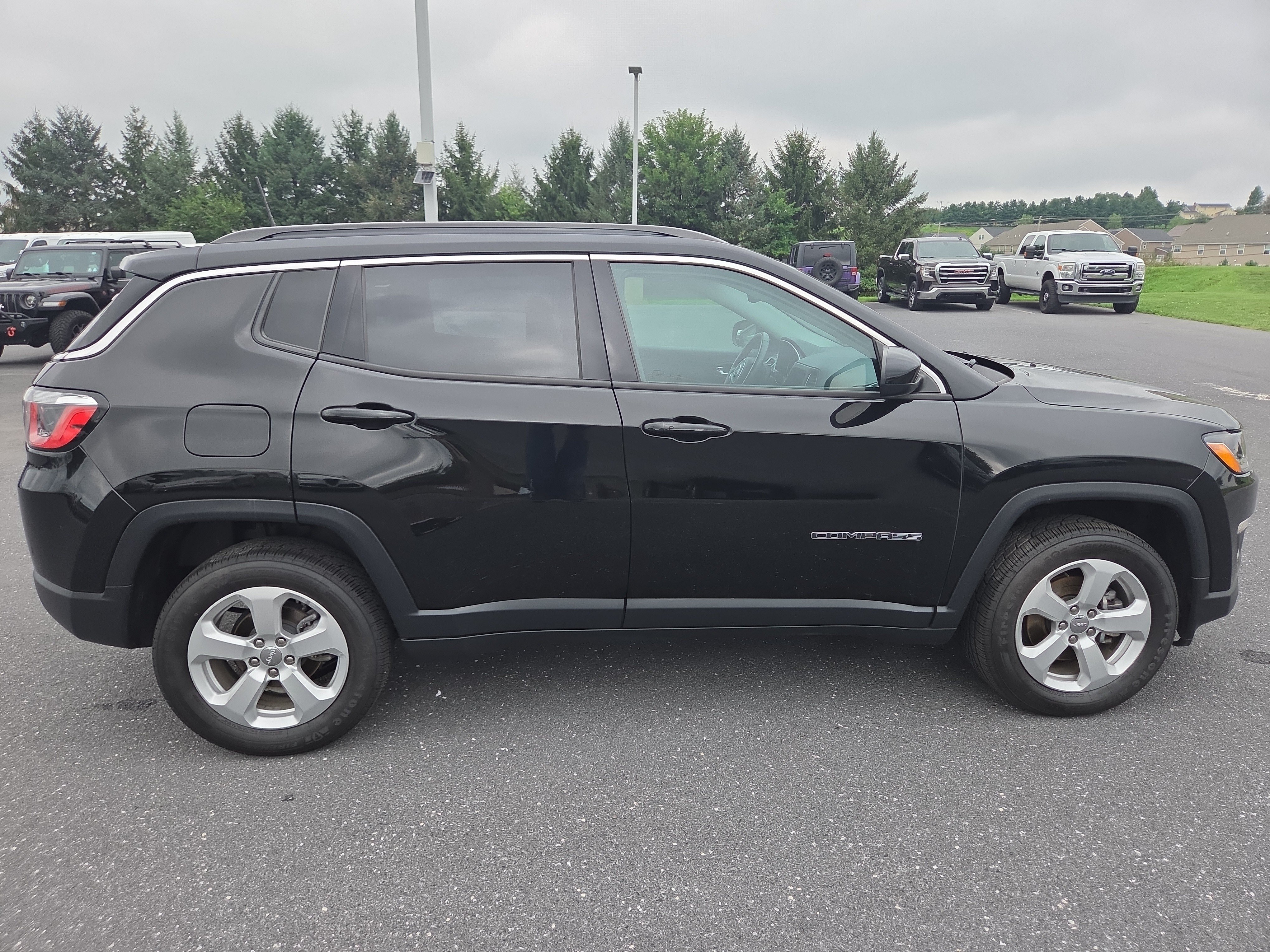 Used 2019 Jeep Compass Latitude w/ Cold Weather Group AWD/4WD image 17