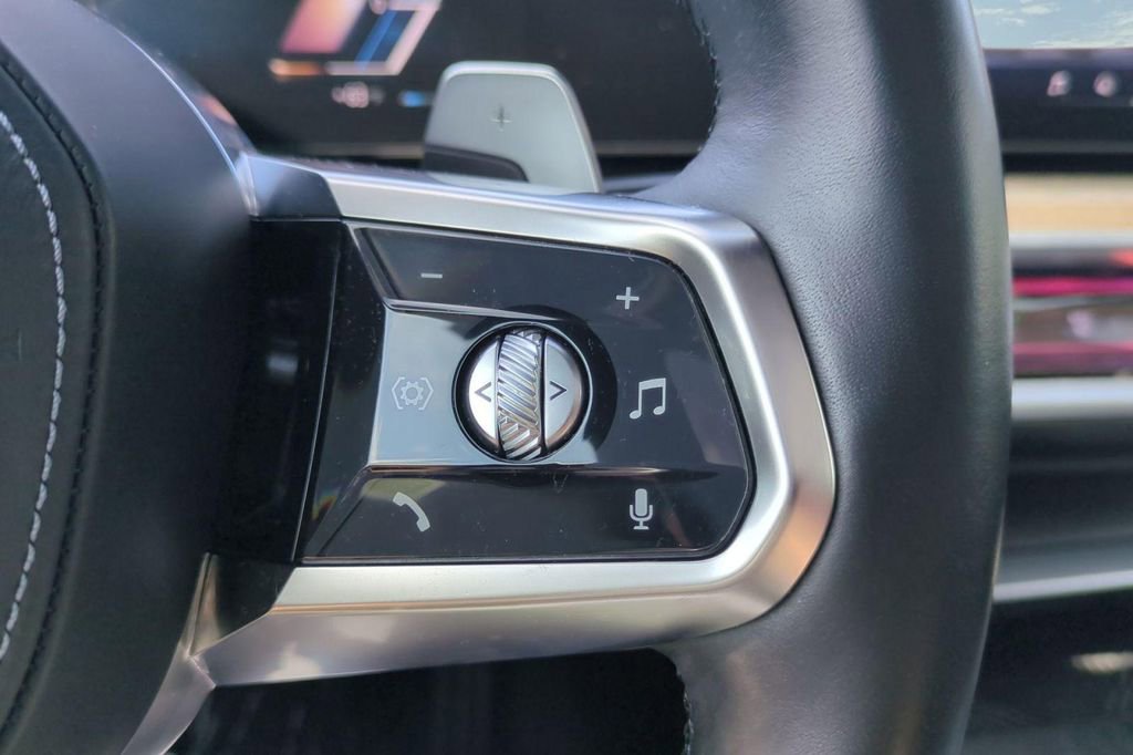 Used 2023 BMW 740i w/ Parking Assistance Package image 27