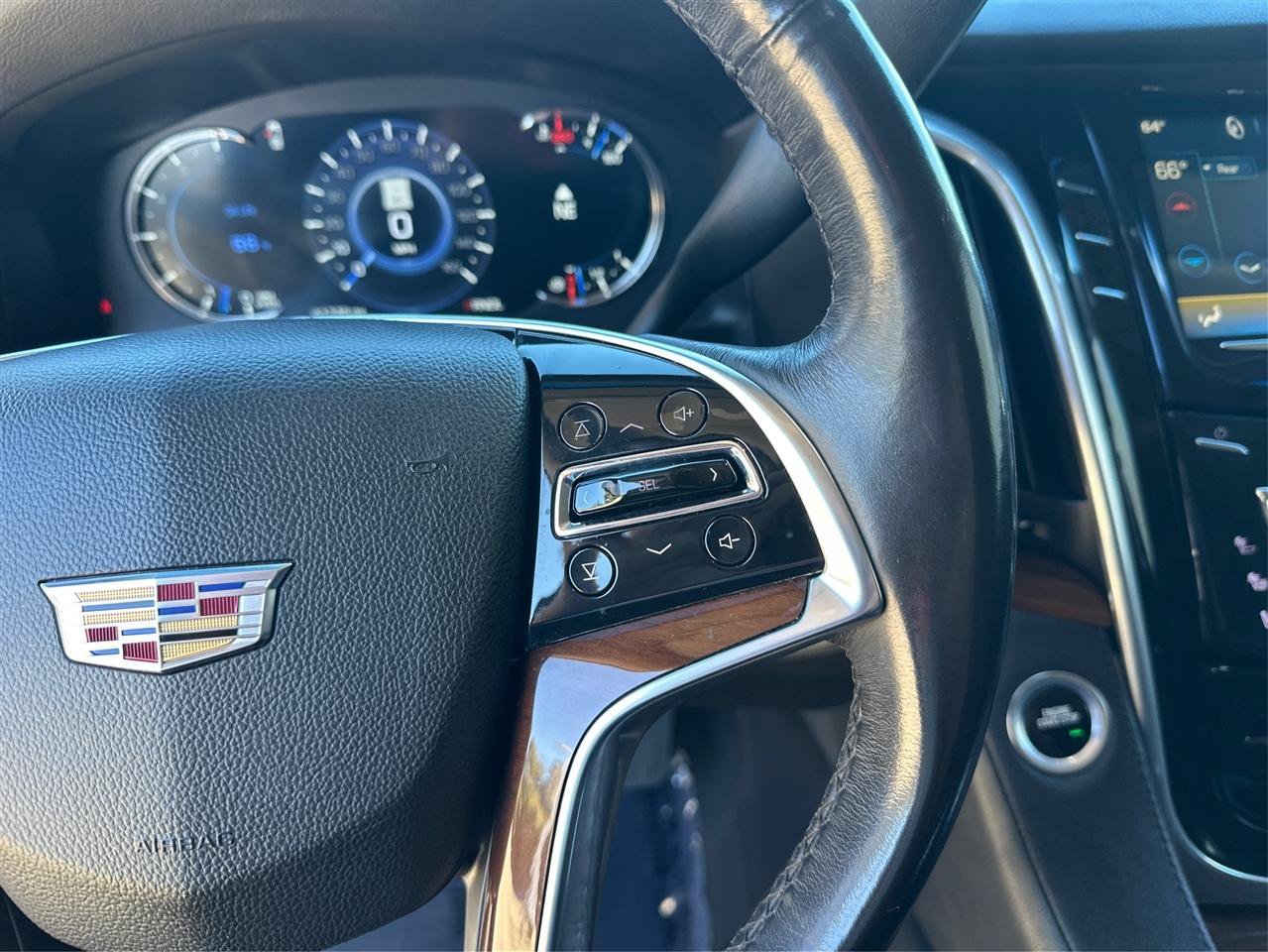 Used 2018 Cadillac Escalade Luxury AWD/4WD image 38
