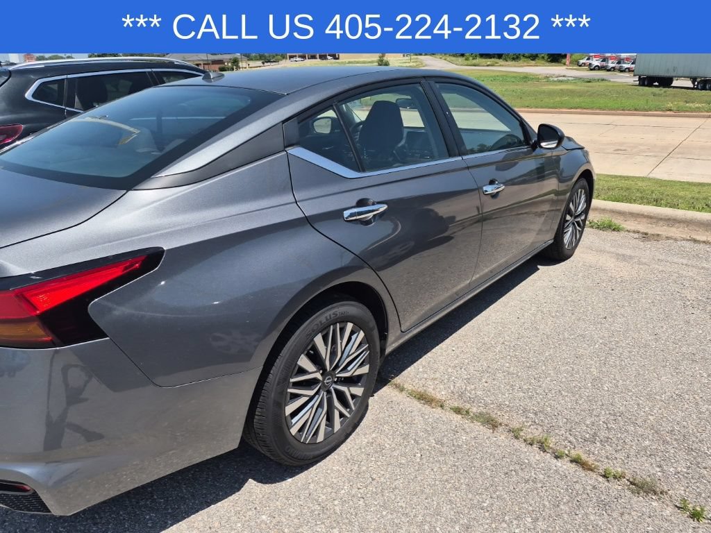 Used 2025 Nissan Altima 2.5 SV FWD image 15
