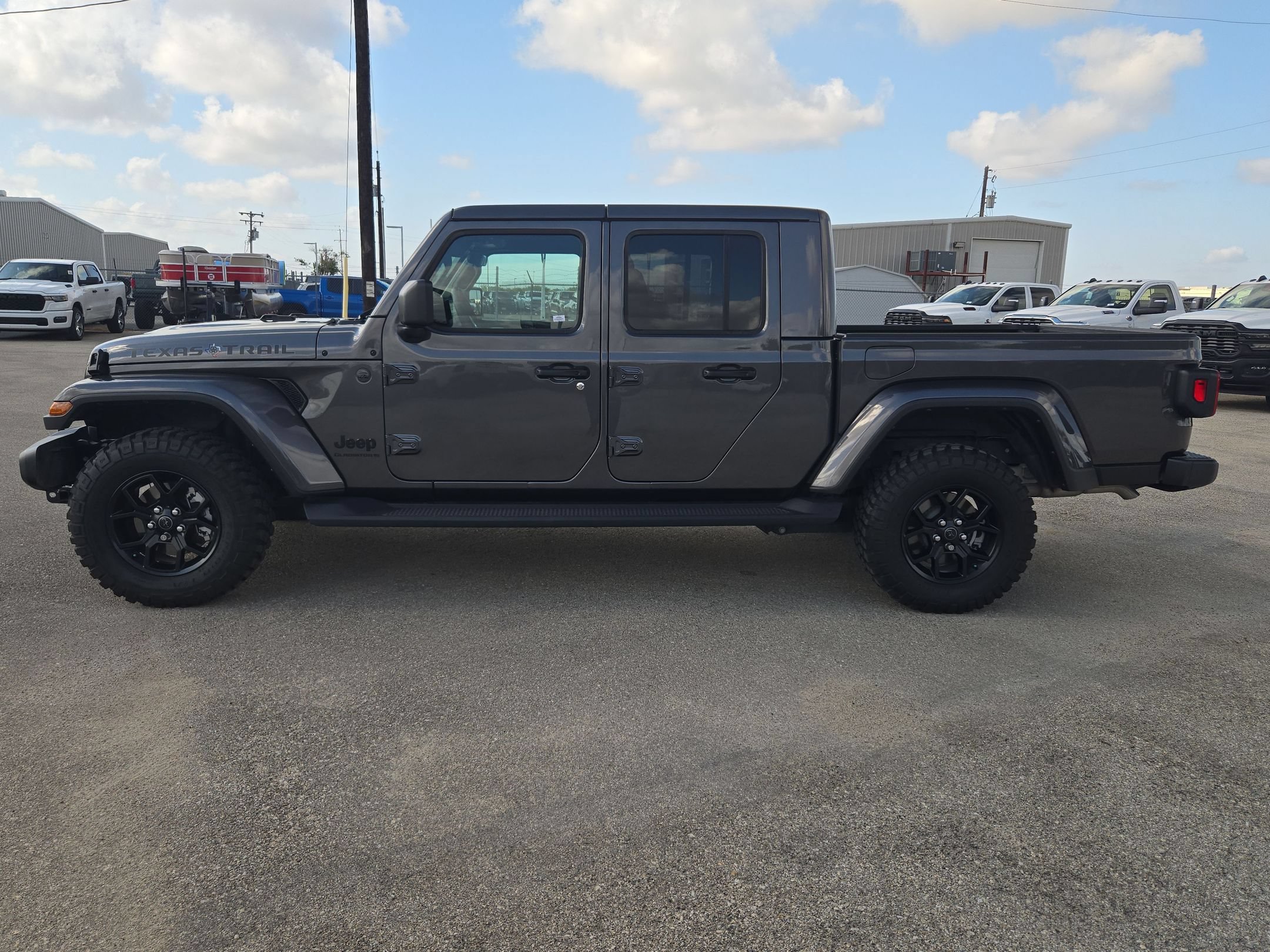 Used 2025 Jeep Gladiator Sport AWD/4WD image 6
