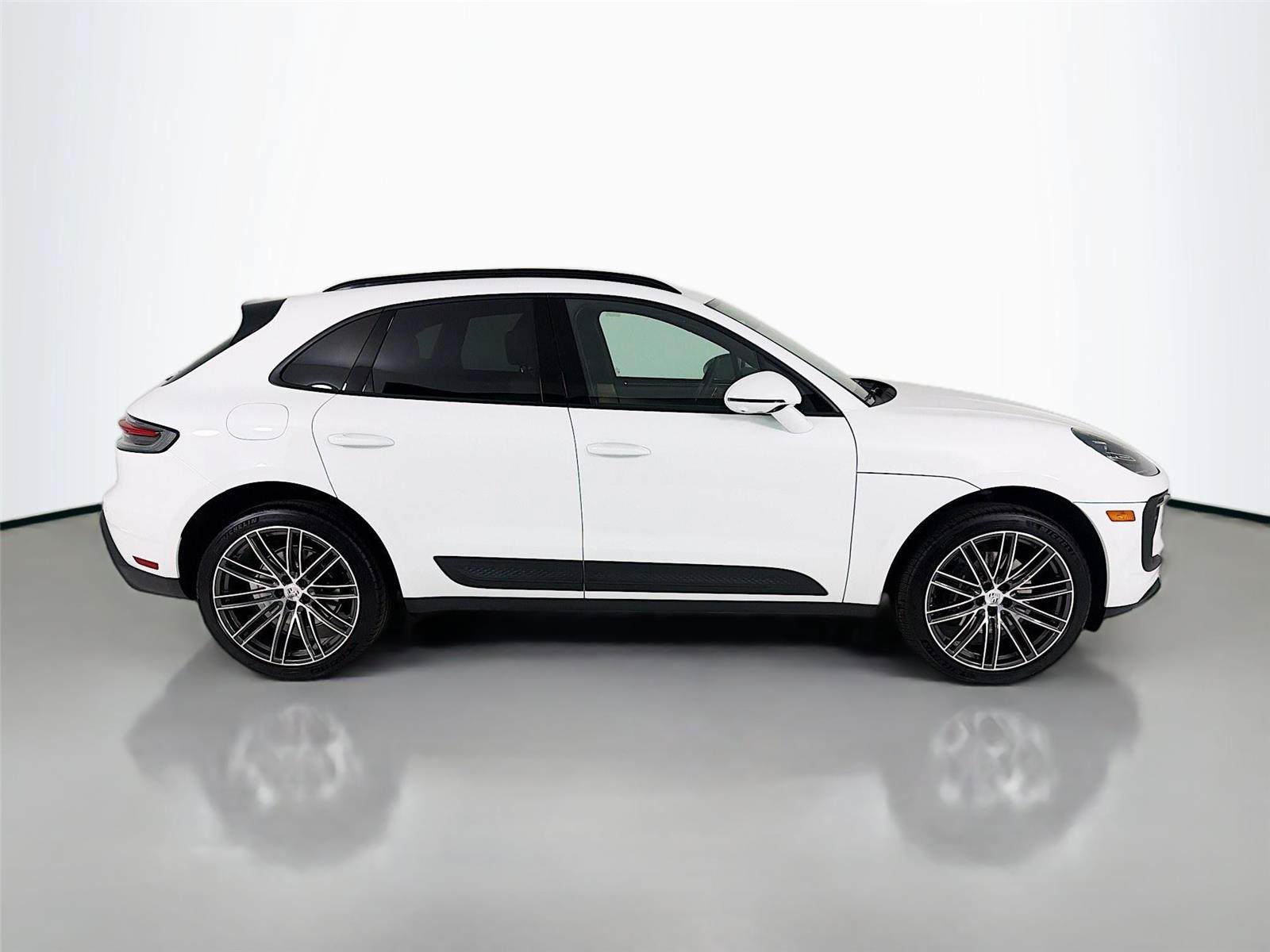 Certified 2026 Porsche Macan Turbo AWD/4WD image 29