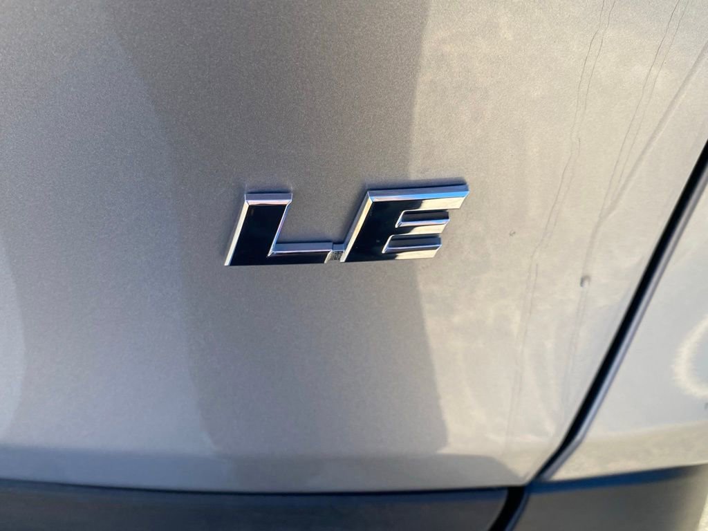 Used 2021 Toyota RAV4 LE image 15
